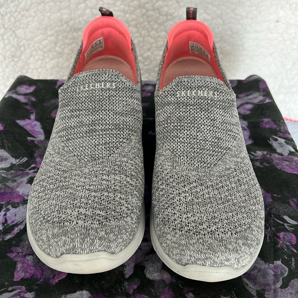 Women’s size 9 Skechers slip on gray shoe.